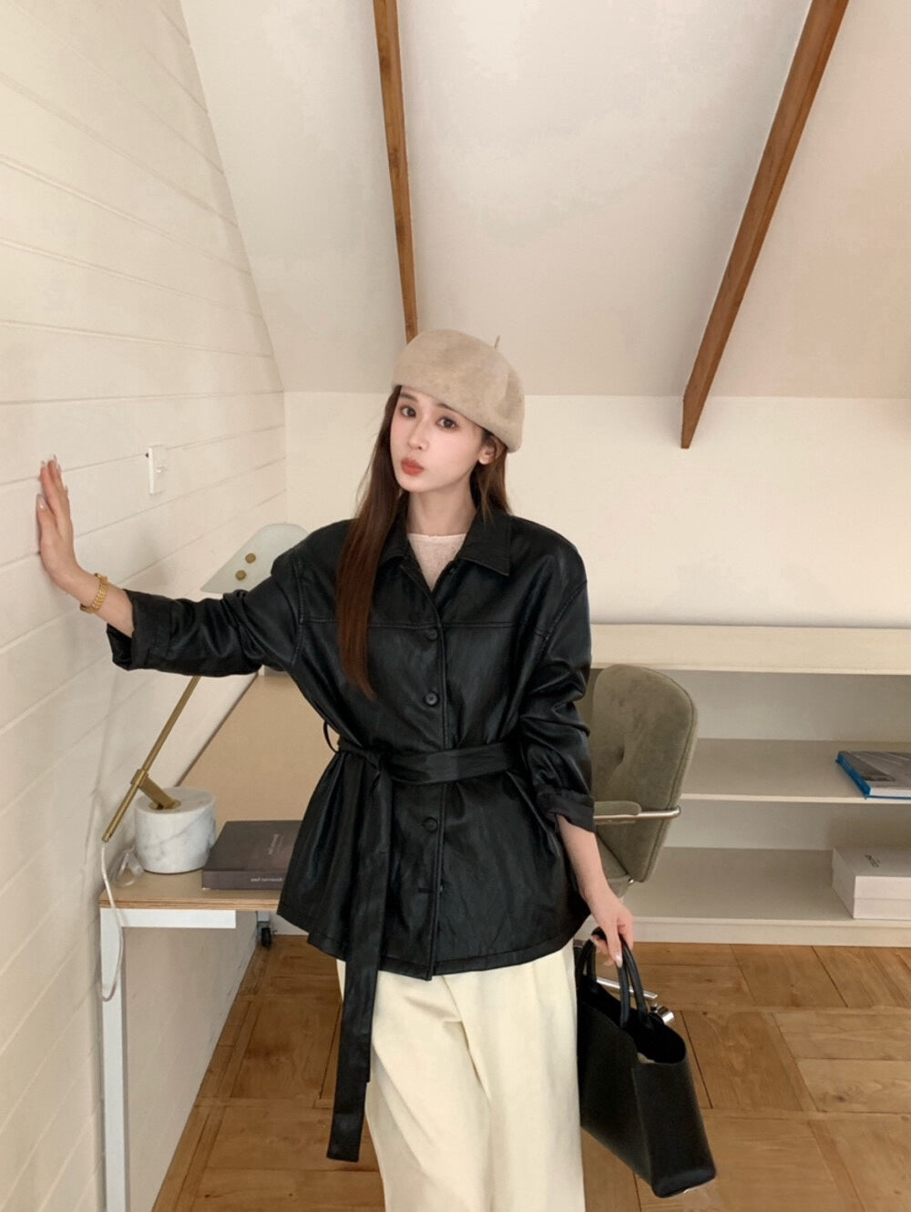 // 超軟復古翻領中長腰帶皮外套