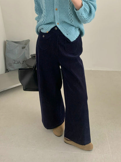 // 小口袋設計微闊腳燈芯絨褲