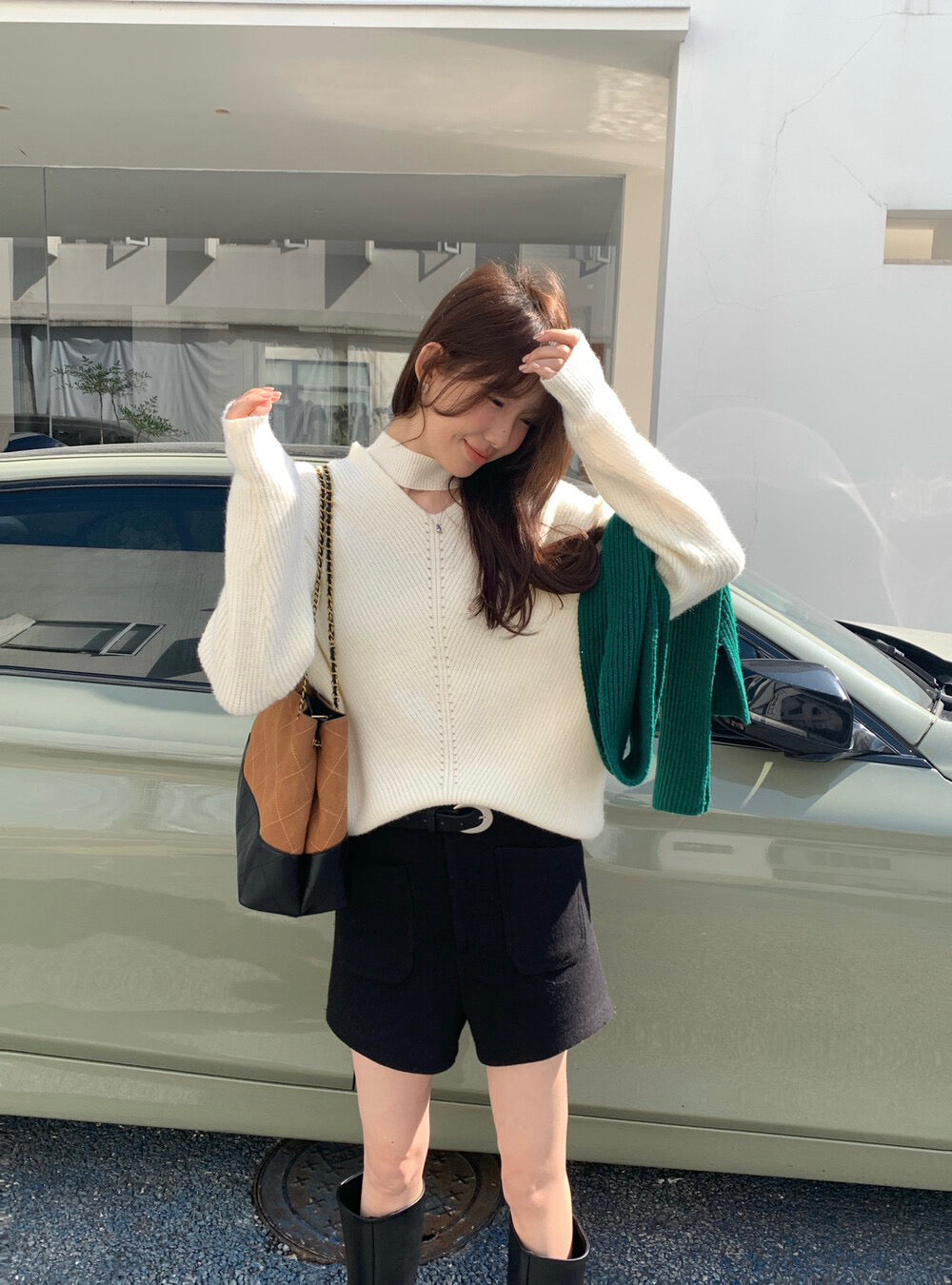 // 溫柔小性感掛頸毛衣