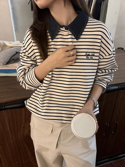 B195 / 小刺繡字連可拆領子間條TEE