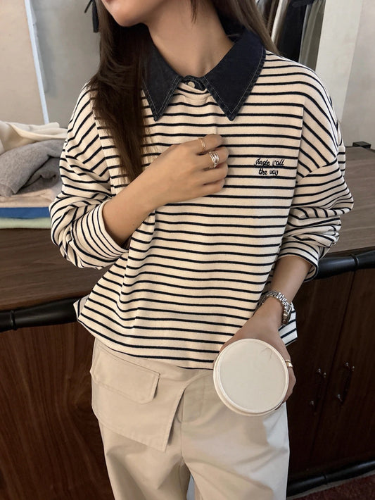 B195 / 小刺繡字連可拆領子間條TEE