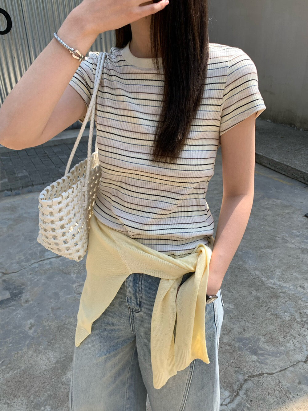 // 簡單顯瘦圓領間條TEE