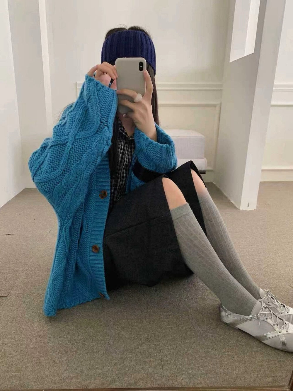 // 復古感V領重工麻花中長CD