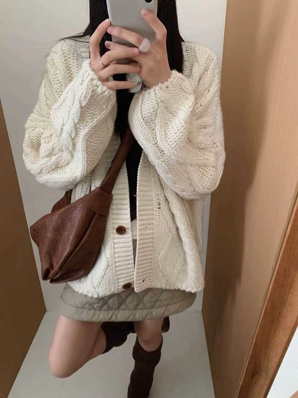 // 復古感V領重工麻花中長CD