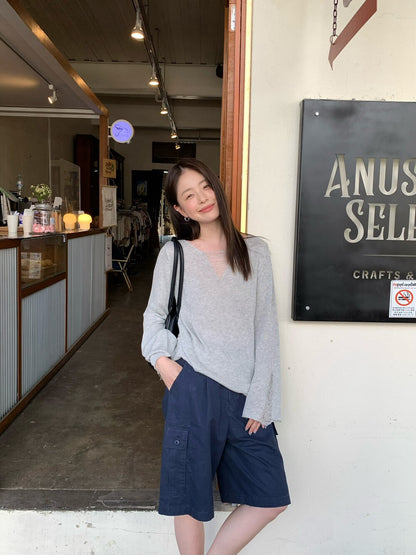 // 慵懶感V領微喇叭袖針織上衣