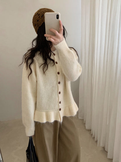 // 8%綿羊毛荷葉花邊腳排扣毛衣