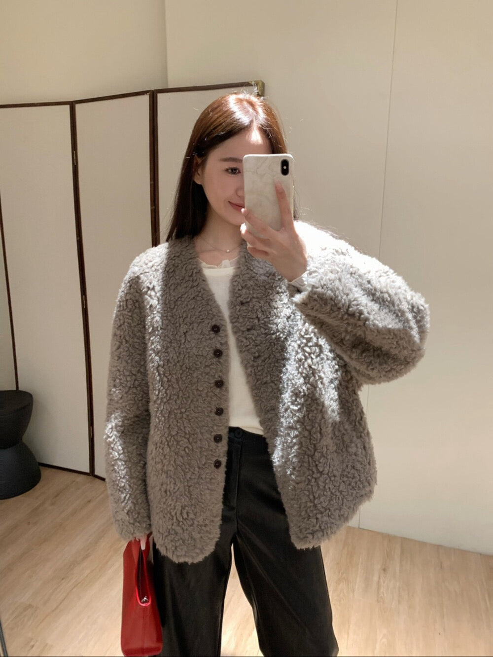 // 經典V領毛毛外套