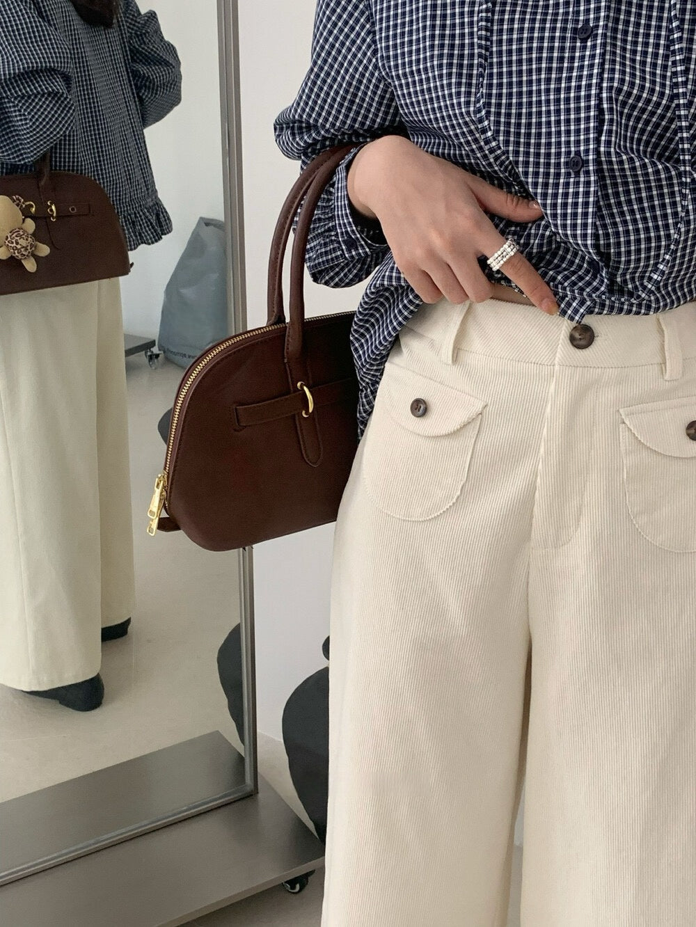 // 小口袋設計微闊腳燈芯絨褲