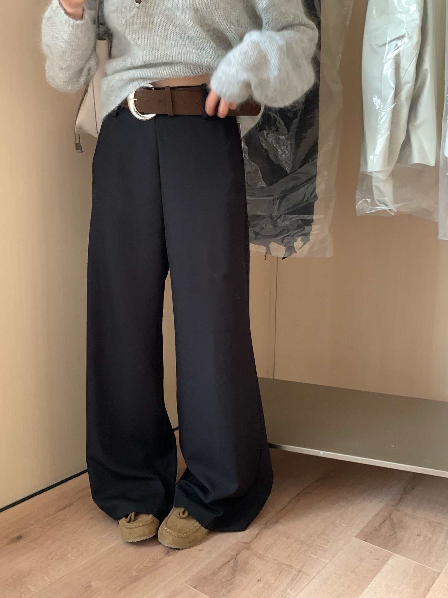 // 連腰帶超顯瘦微喇叭西褲