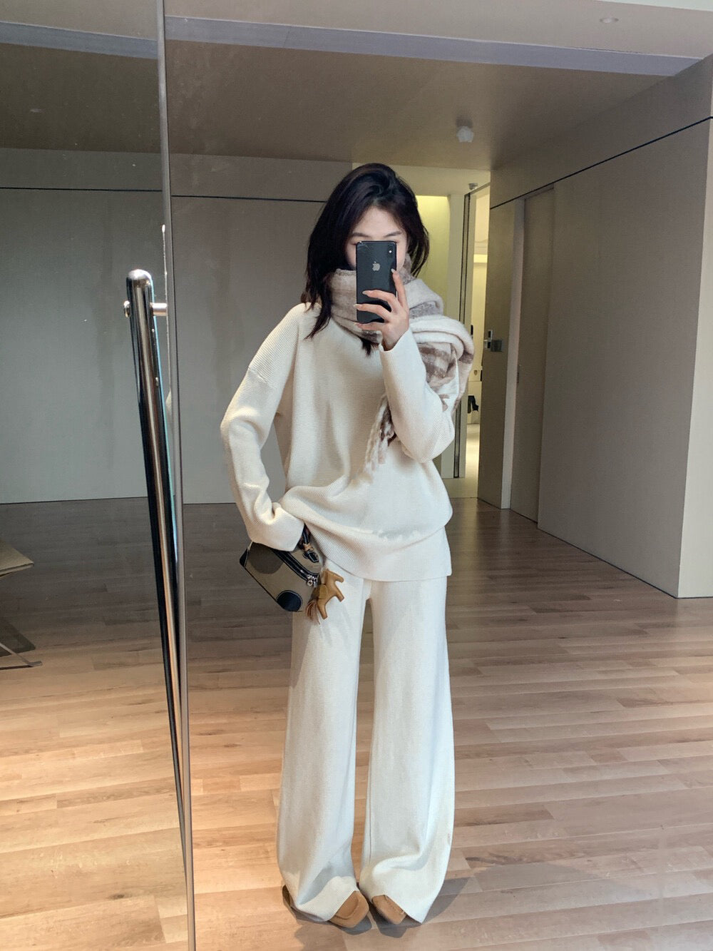 // 懶人必備氣質v領冷衫+褲套裝