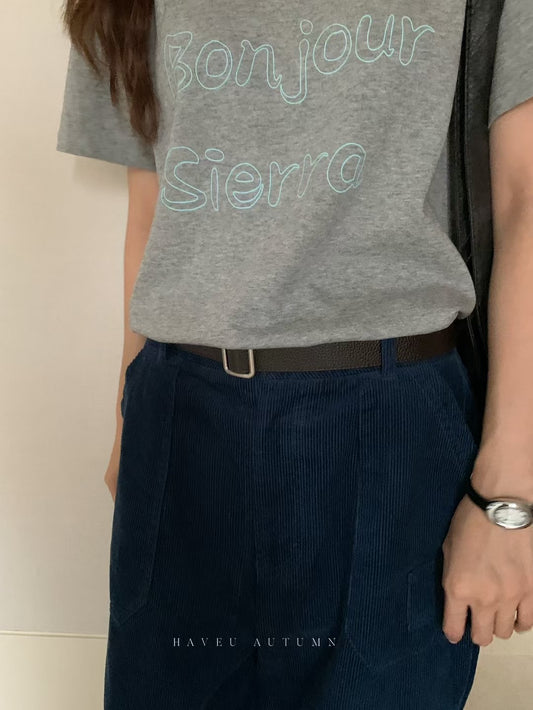 // 簡約設計車線字母TEE