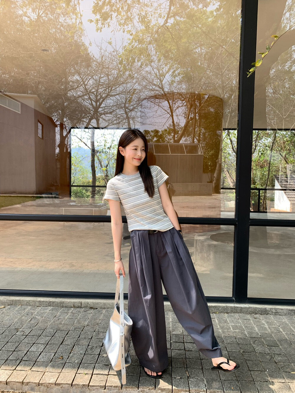 // 簡單顯瘦圓領間條TEE