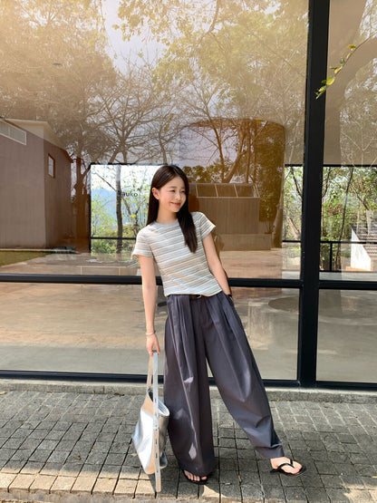 // 簡單顯瘦圓領間條TEE
