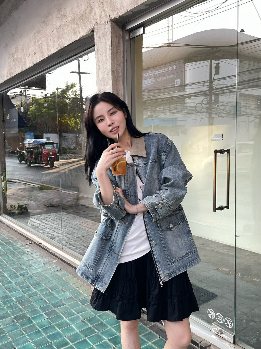 👒 拼色領復古感洗水牛仔外套