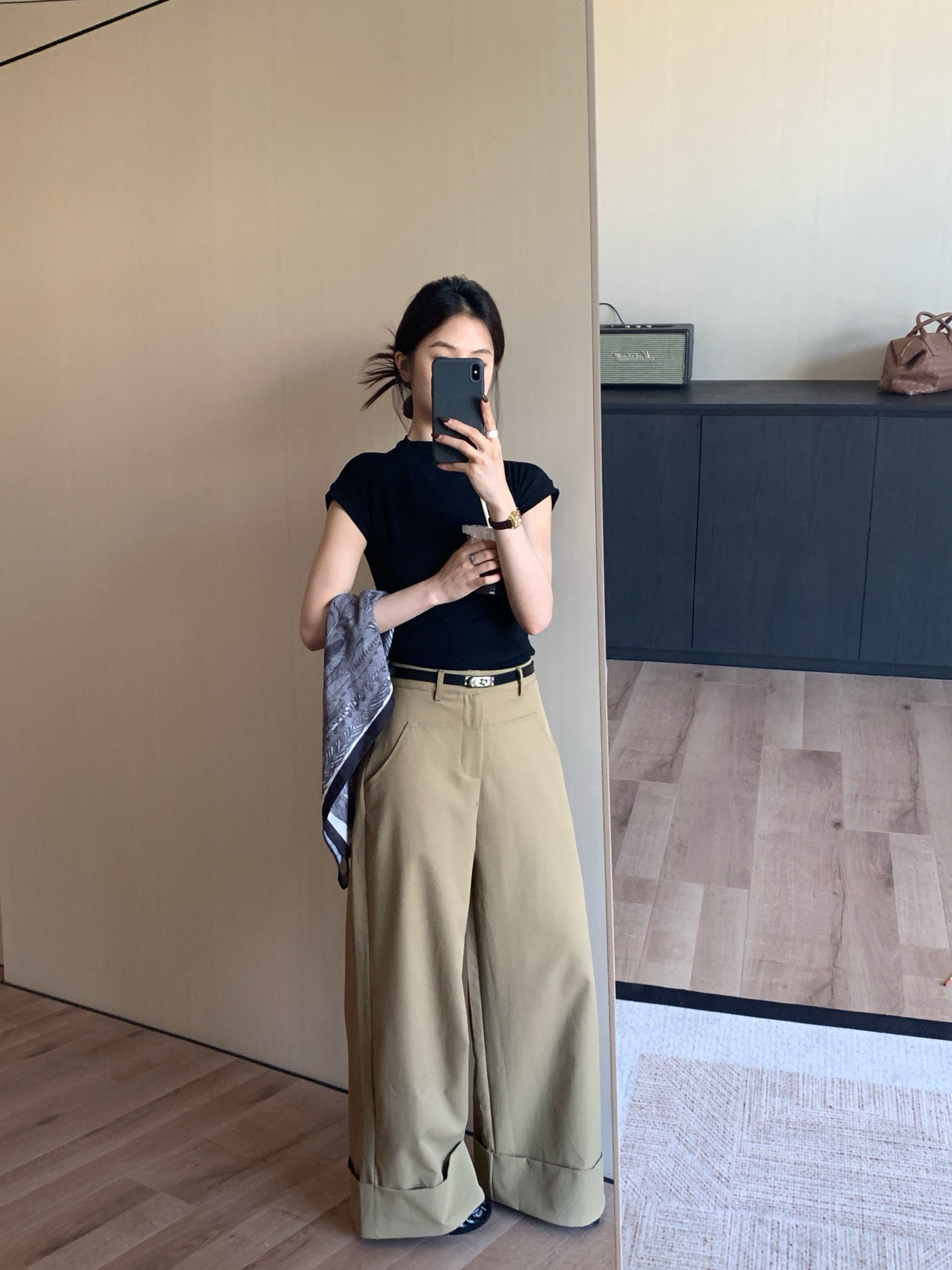// 氣質連腰帶反褶腳闊褲