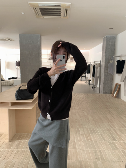 // 超親膚假兩件鈕扣羊毛角針織上衣