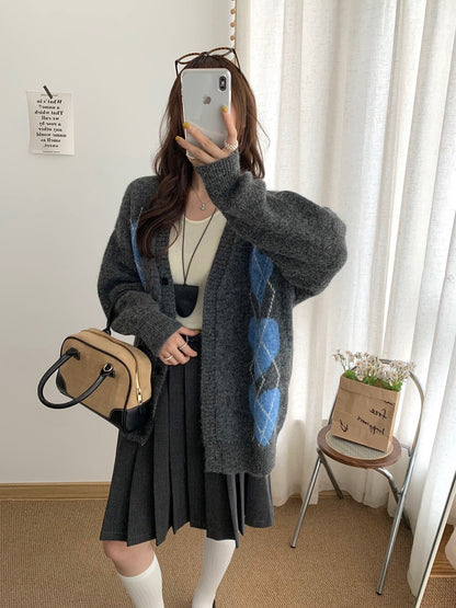 // 6%羊毛復古心心菱格V領CD