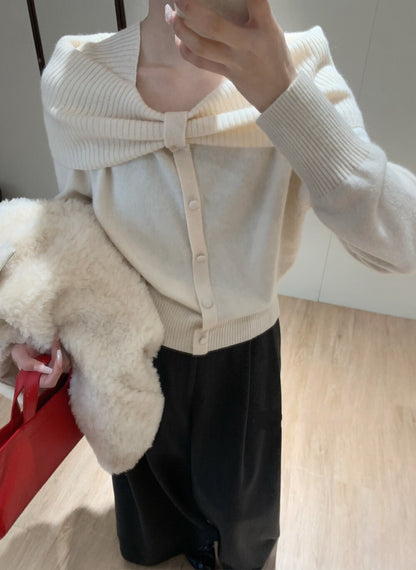 // 57%wool蝴蝶結一字領排扣NT