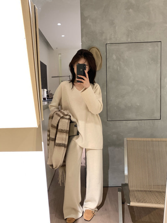 // 懶人必備氣質v領冷衫+褲套裝