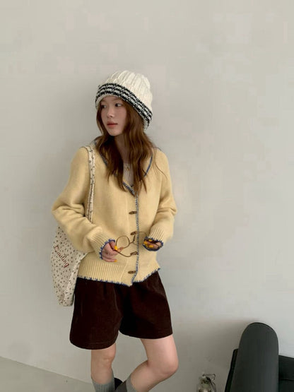 // 18%羊毛撞色鎖邊牛角鈕CD