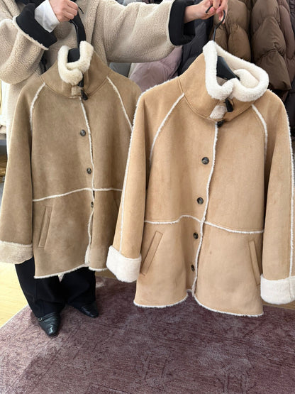 // 可立領牛角鈕皮毛一體中長外套