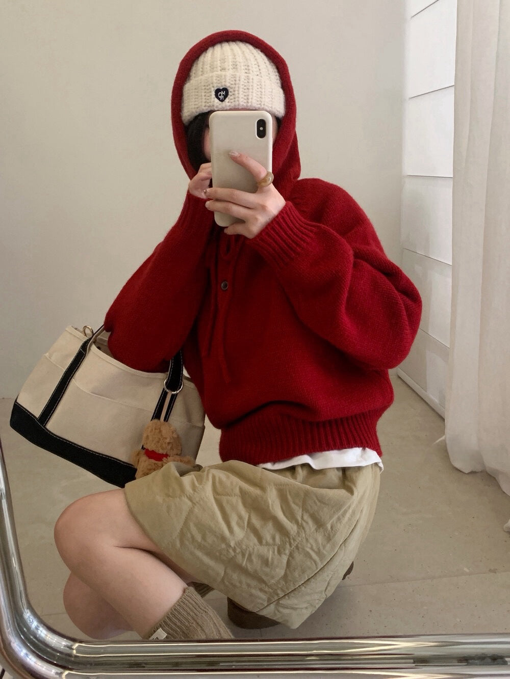 // 鈕扣設計連帽落肩毛衣