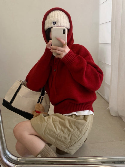 // 鈕扣設計連帽落肩毛衣