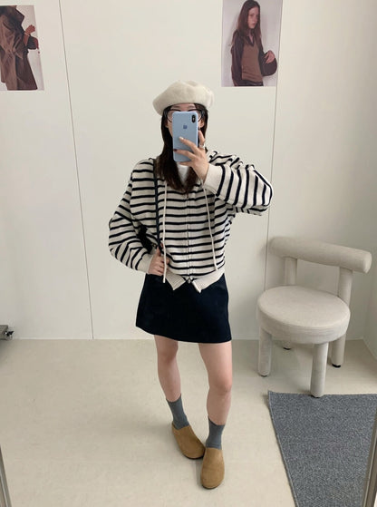 // 鬆弛感上下拉鍊連帽間條CD