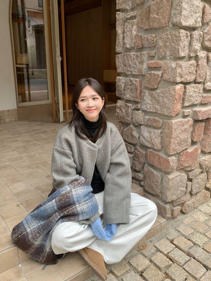 // 後貼標羊羔毛圓領夾棉外套