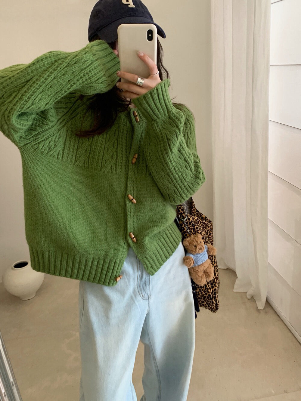 // 復古木鈕半麻花圓領CD