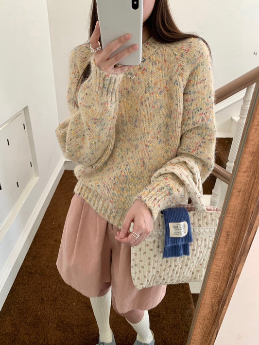 // 一眼看中的彩線圓領毛衣