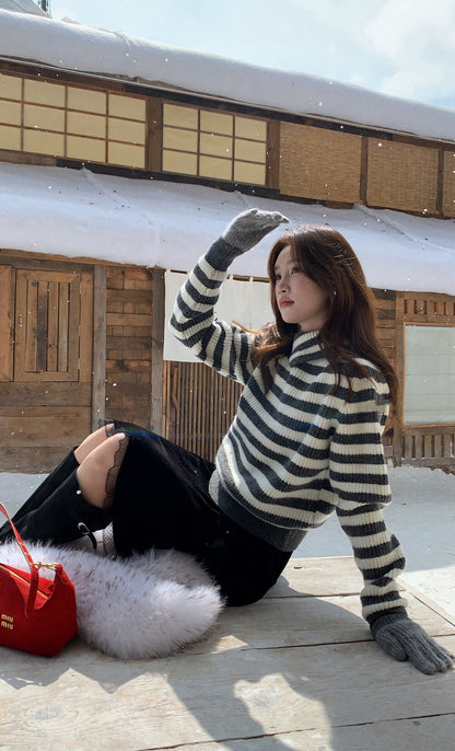 // 牛角鈕翻領設計間條NT