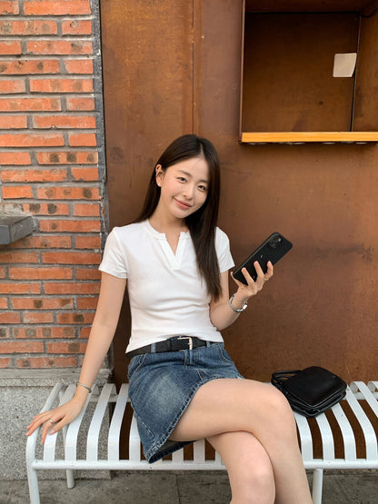 // 小V領正肩棉質TEE