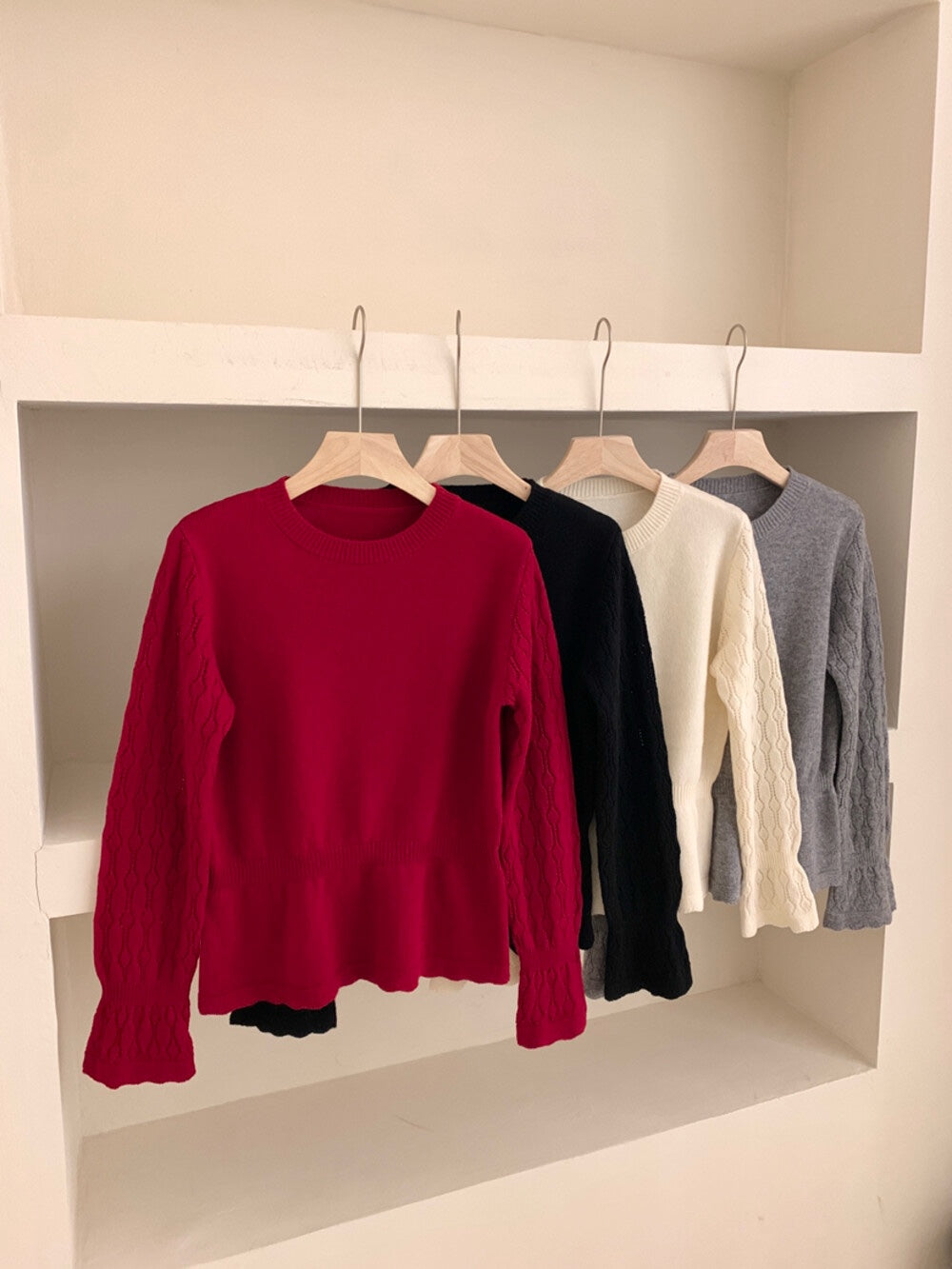 // 100%綿羊毛鈎花微喇叭袖修腰NT