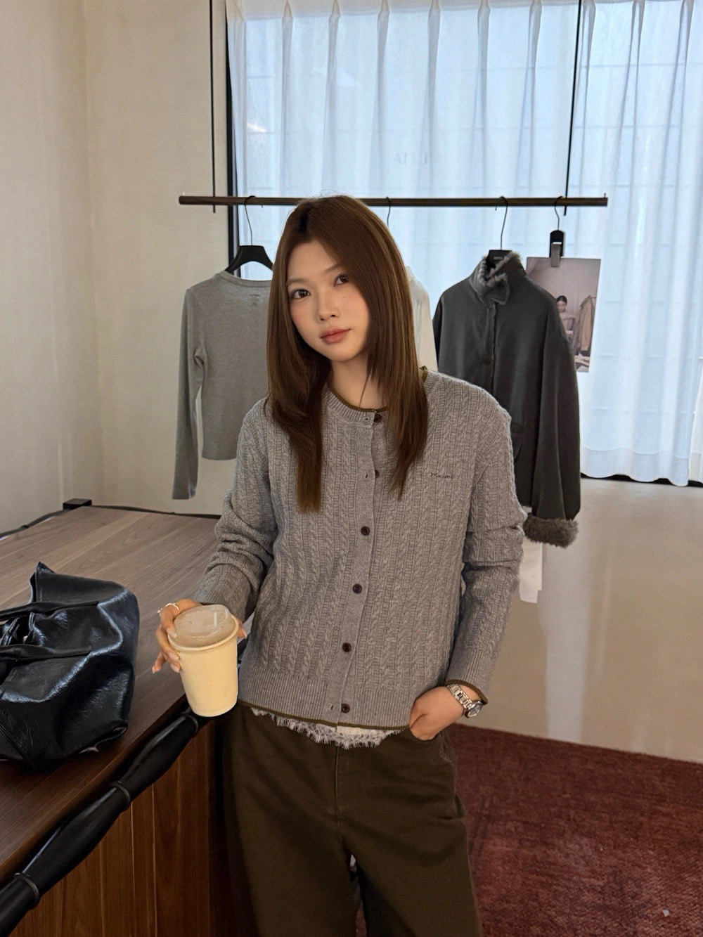 C95 / 撞色領口細麻花小刺繡針織外套