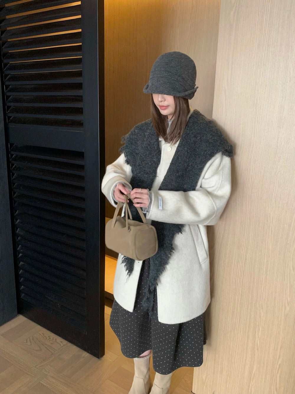 J72 / 溫柔落肩翻領排扣中長手工羊毛外套(10%alpaca+90%wool)