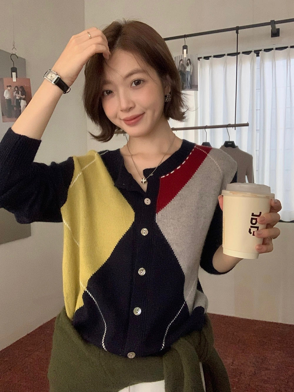 C114 / 復古撞色菱格圓領針織外套(33%WOOL)