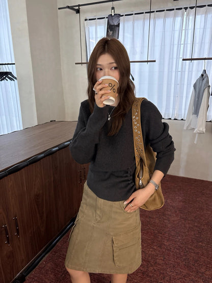 B303 / 下擺鈕扣修腰設計蝙蝠袖針織上衣