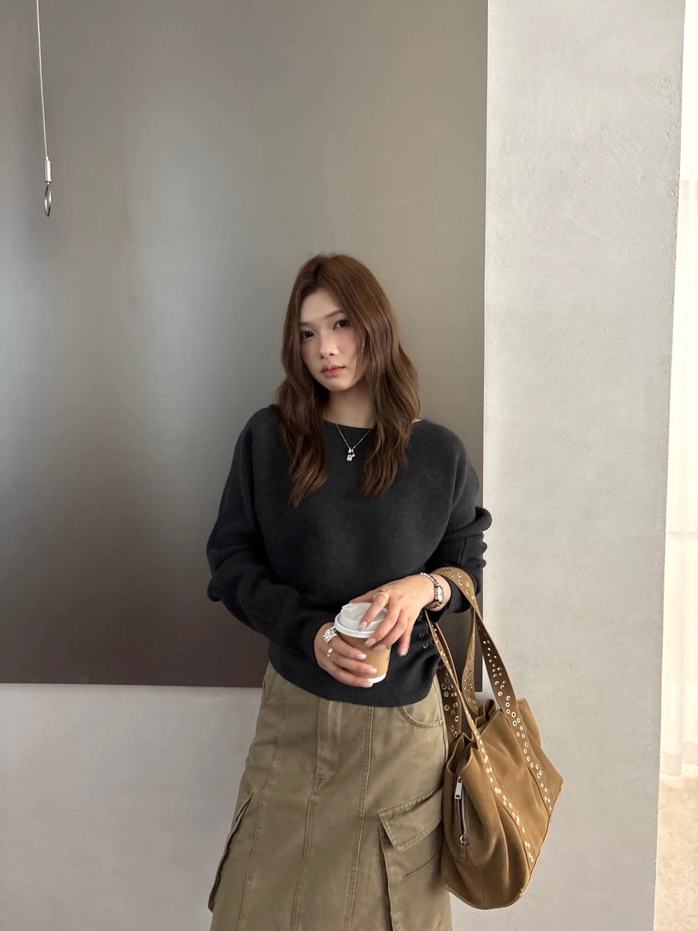 B303 / 下擺鈕扣修腰設計蝙蝠袖針織上衣