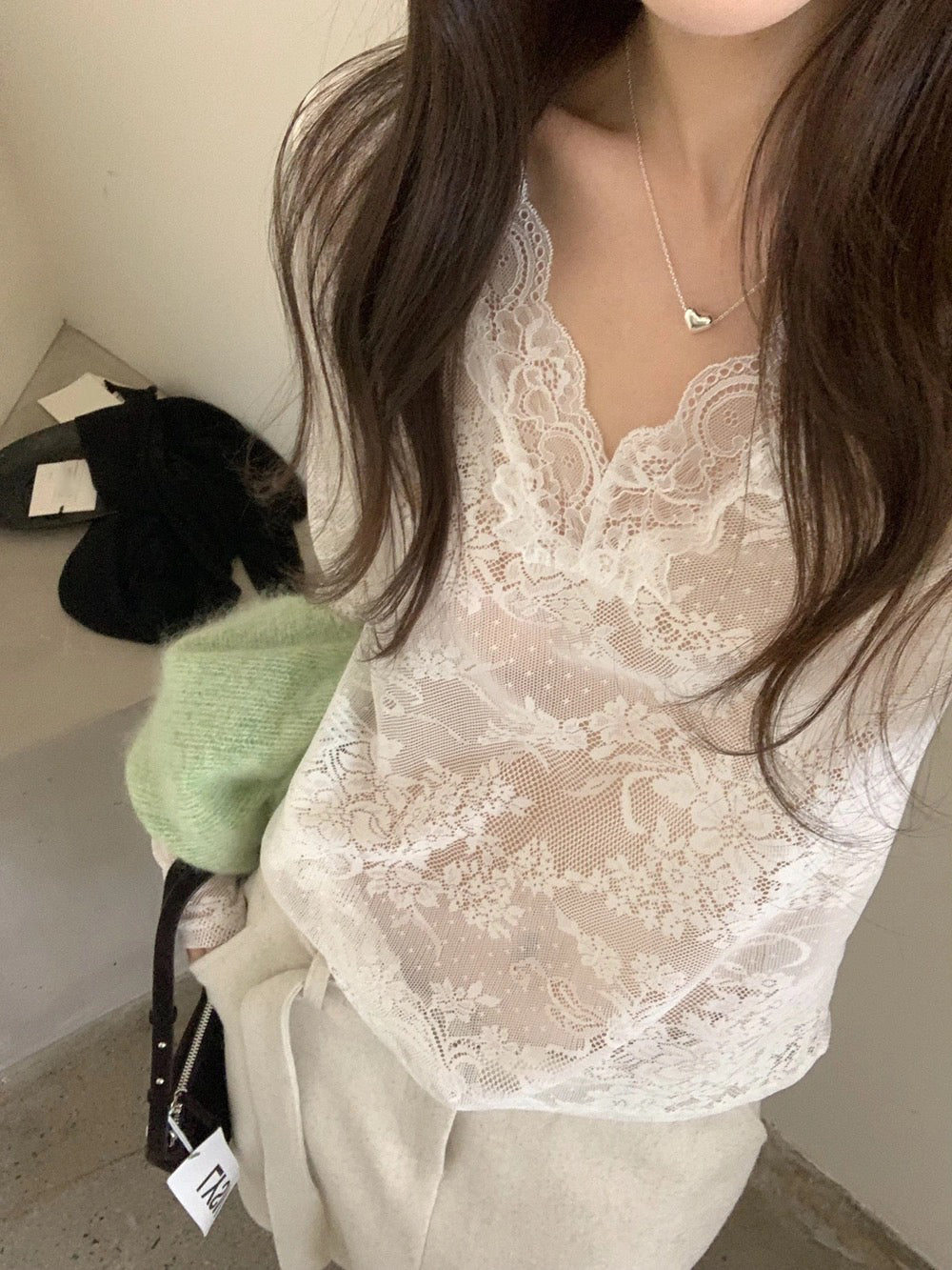 B270 / V領全lace刺繡花打底疊穿BL